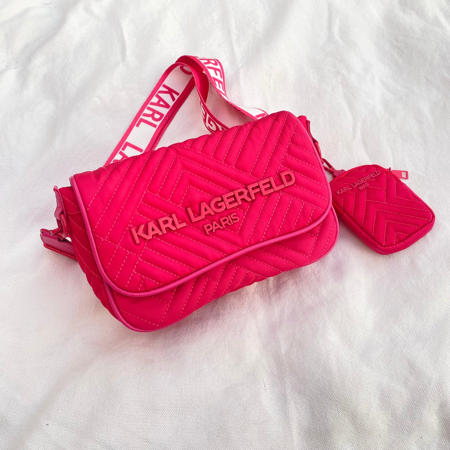 Crossbody de tela, tipo Karl Lagerfeld, con monedero