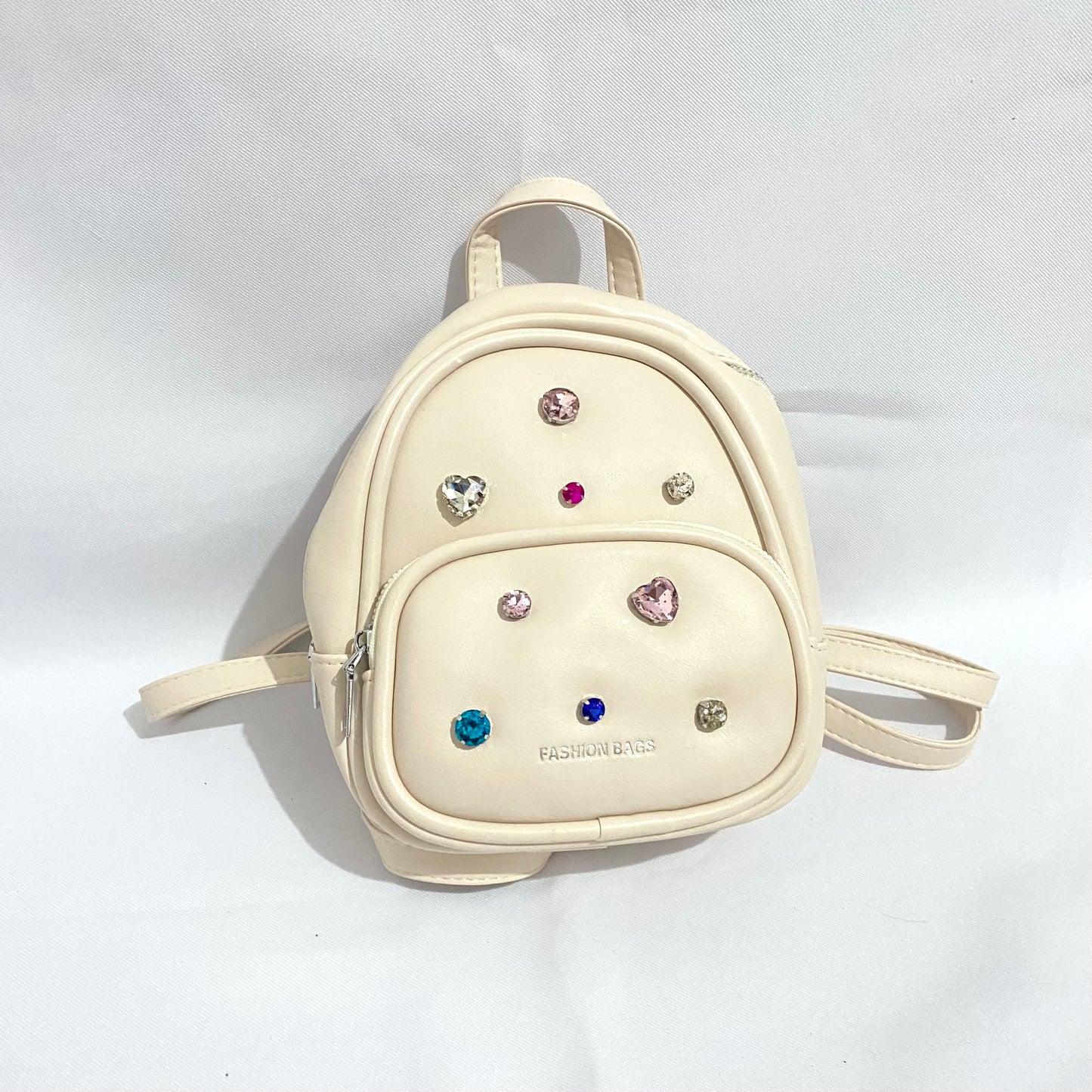 Mini mochila con piedras