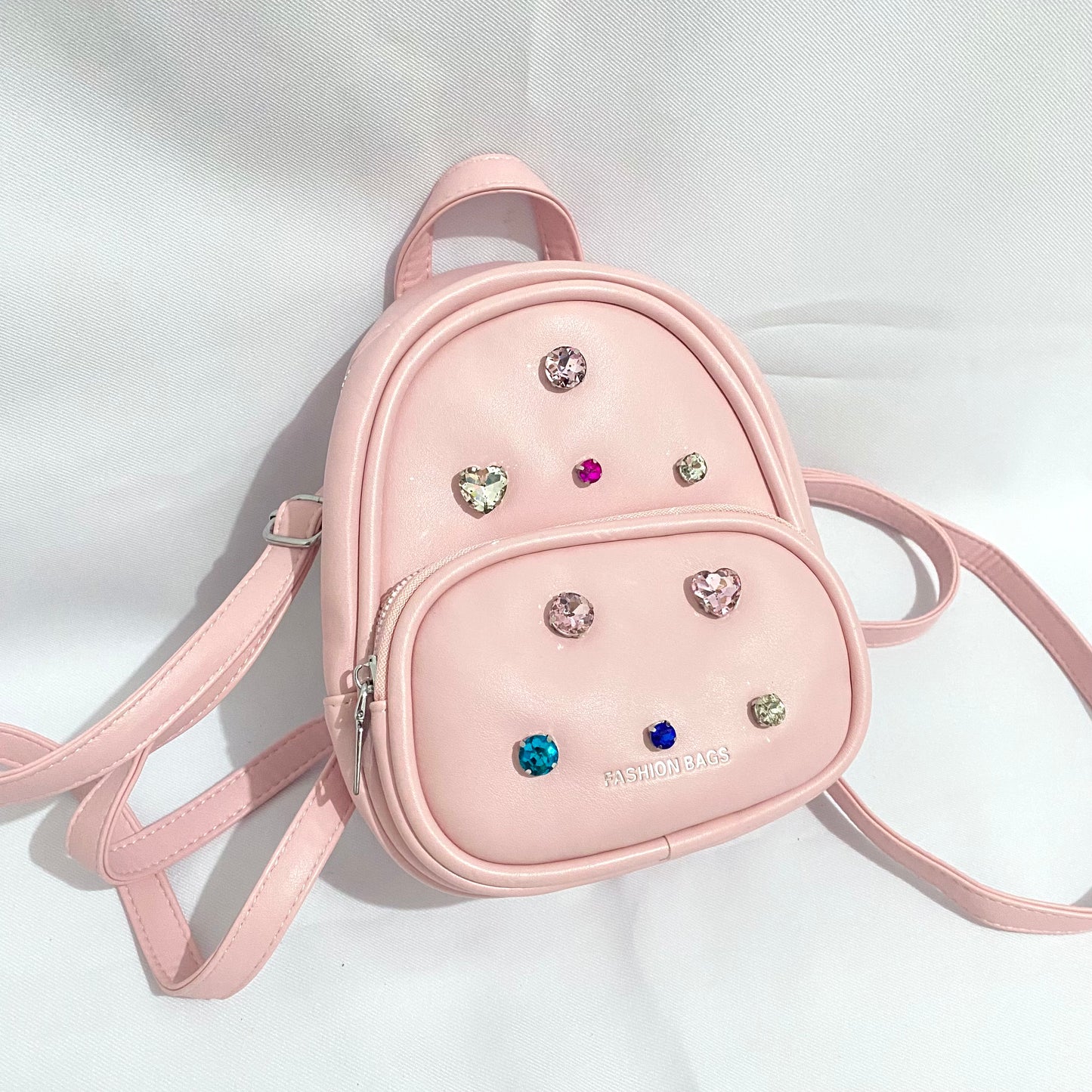 Mini mochila con piedras
