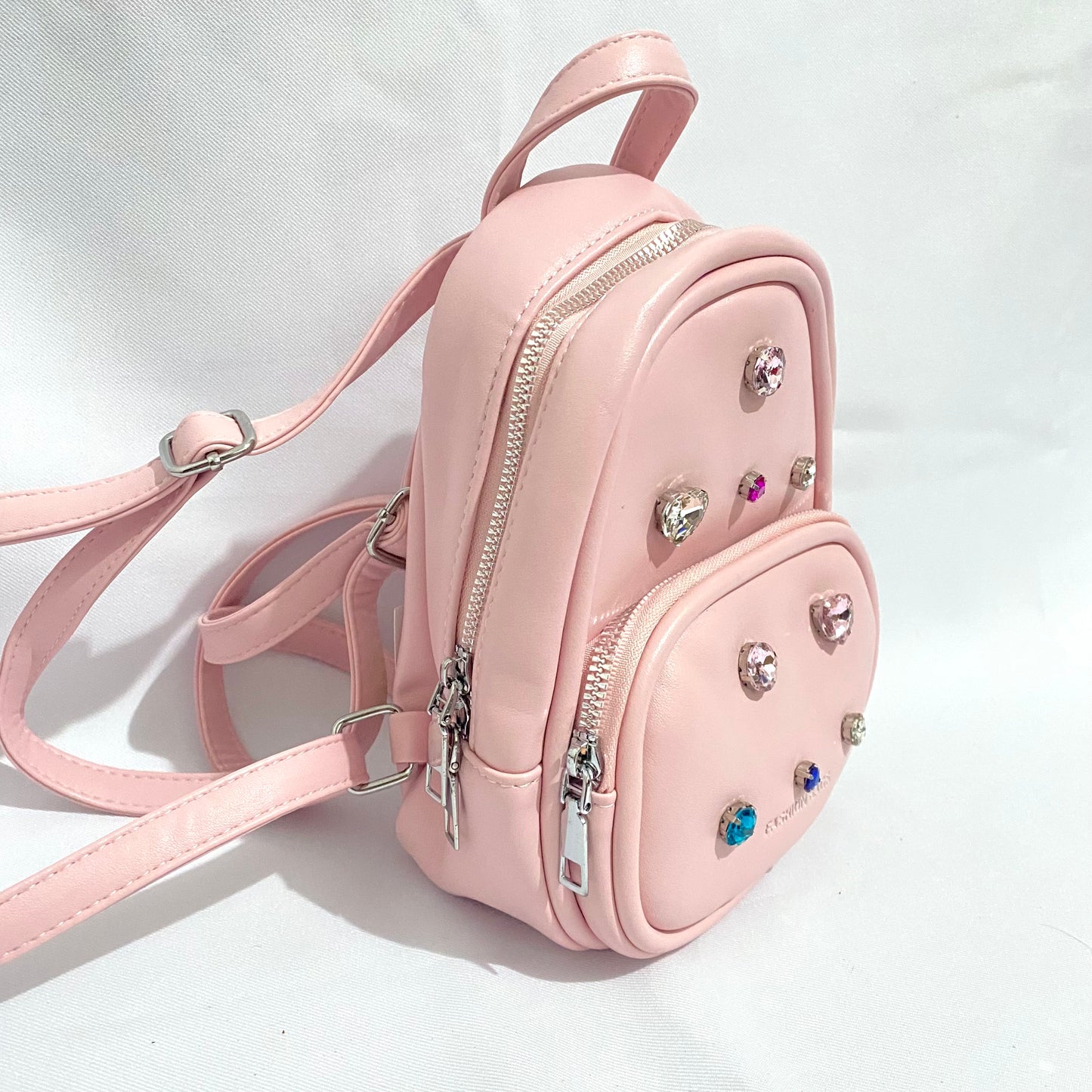 Mini mochila con piedras