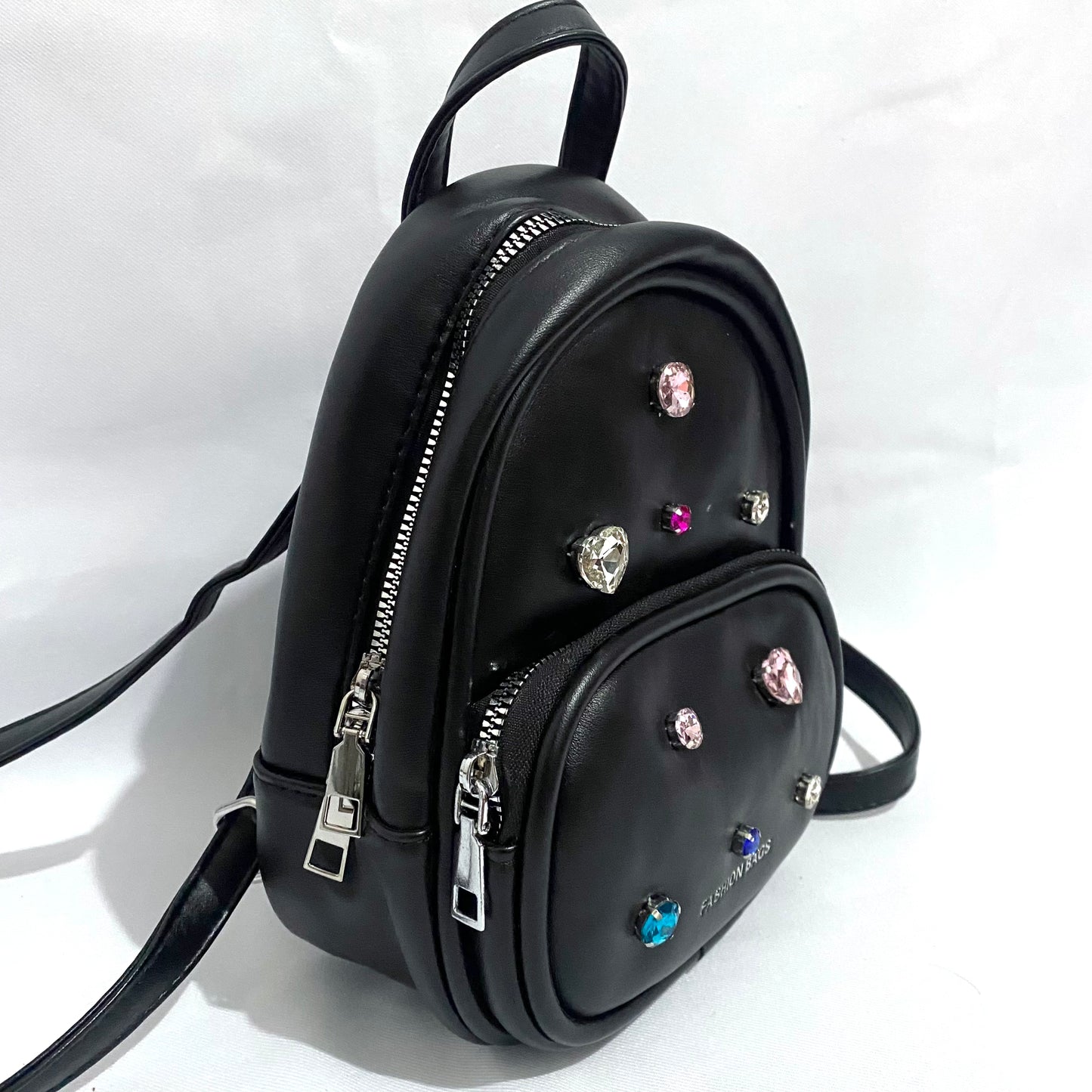 Mini mochila con piedras