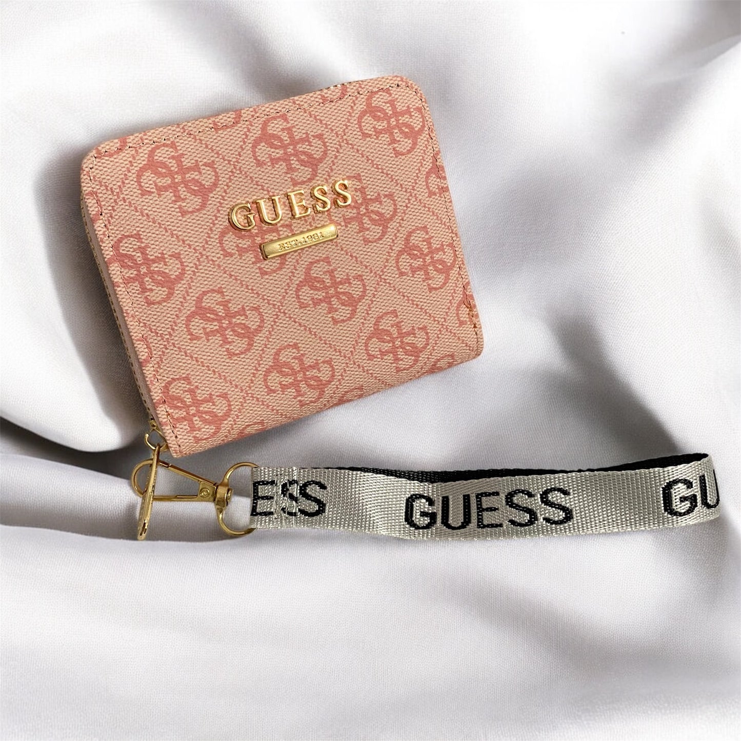 Cartera chica tipo Guess