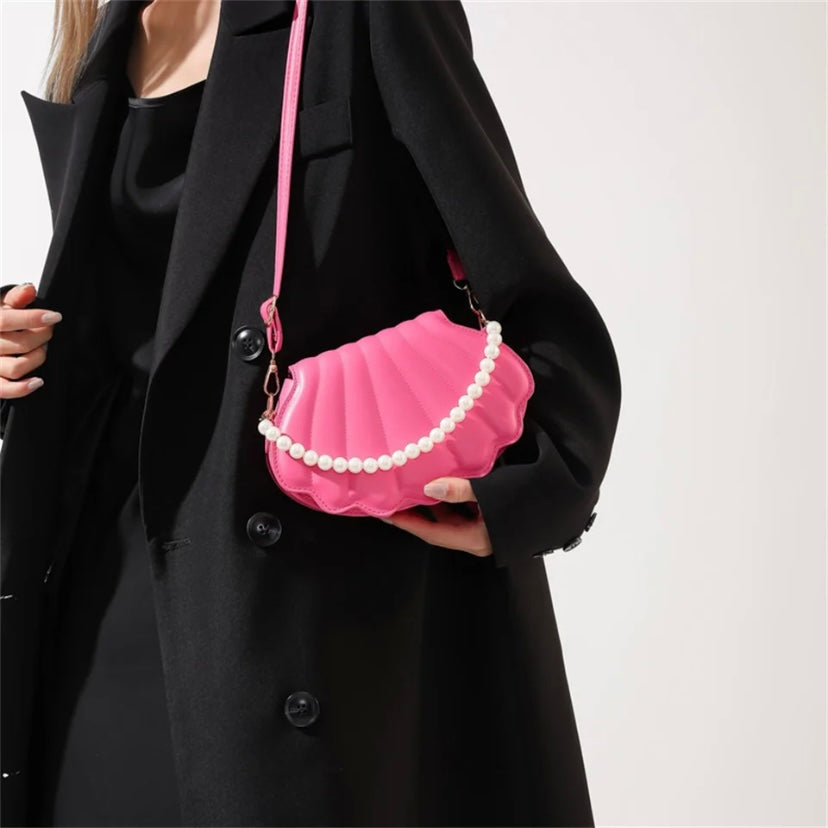 Crossbody de concha con perlas