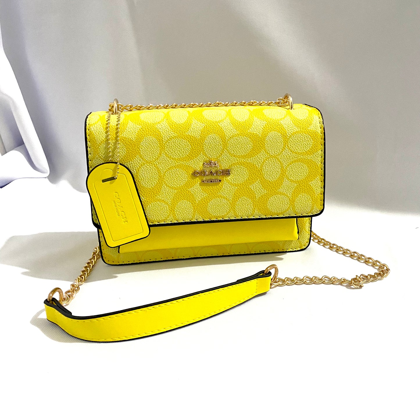 Crossbody tipo coach, modelo Mini Klare