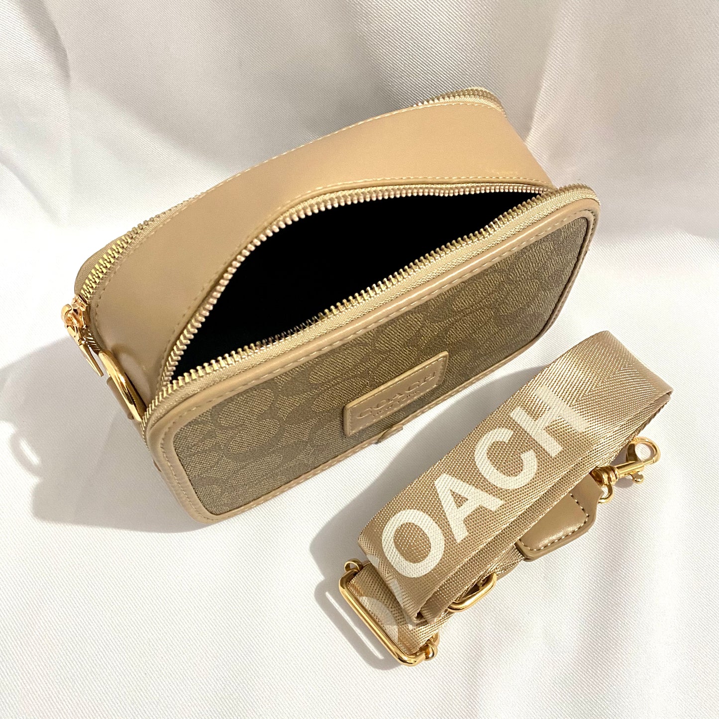 Crossbody tipo coach rectangular