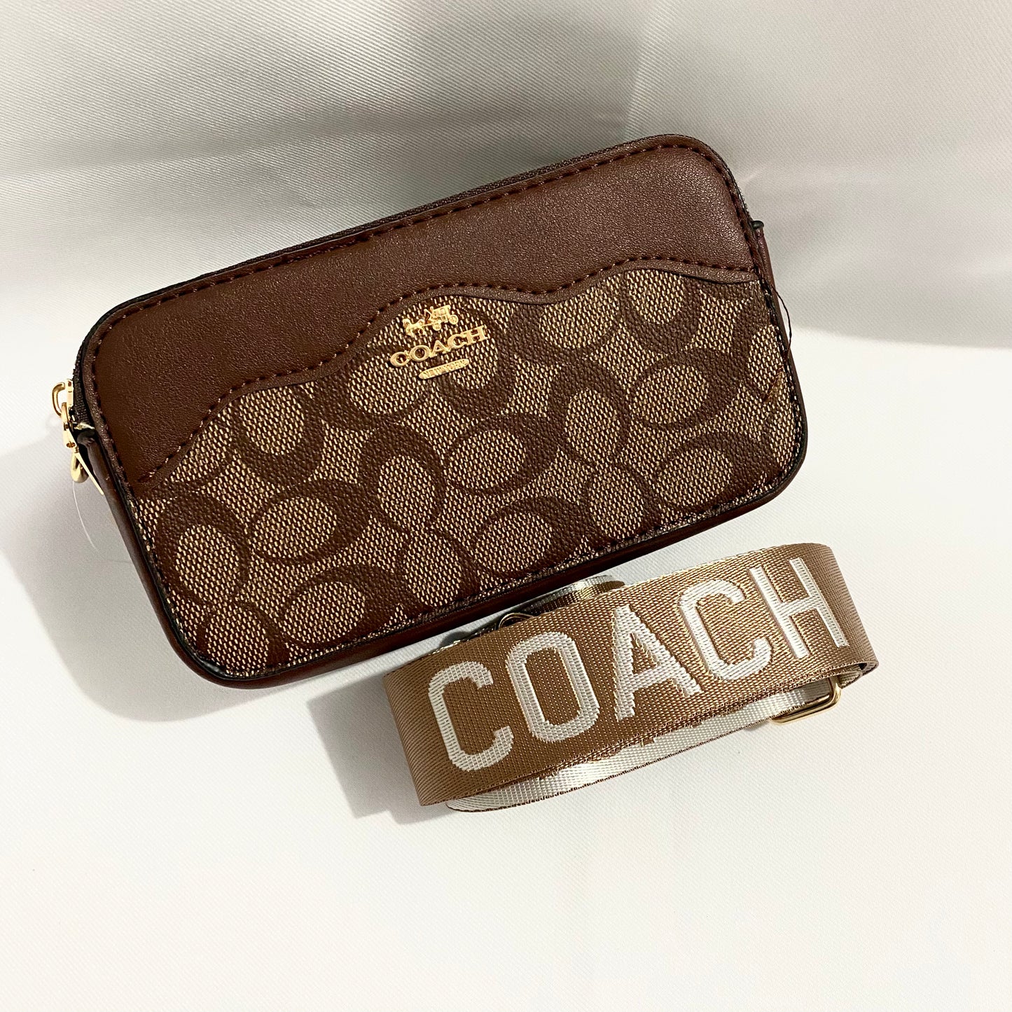 Crossbody tipo coach rectangular (Chica)