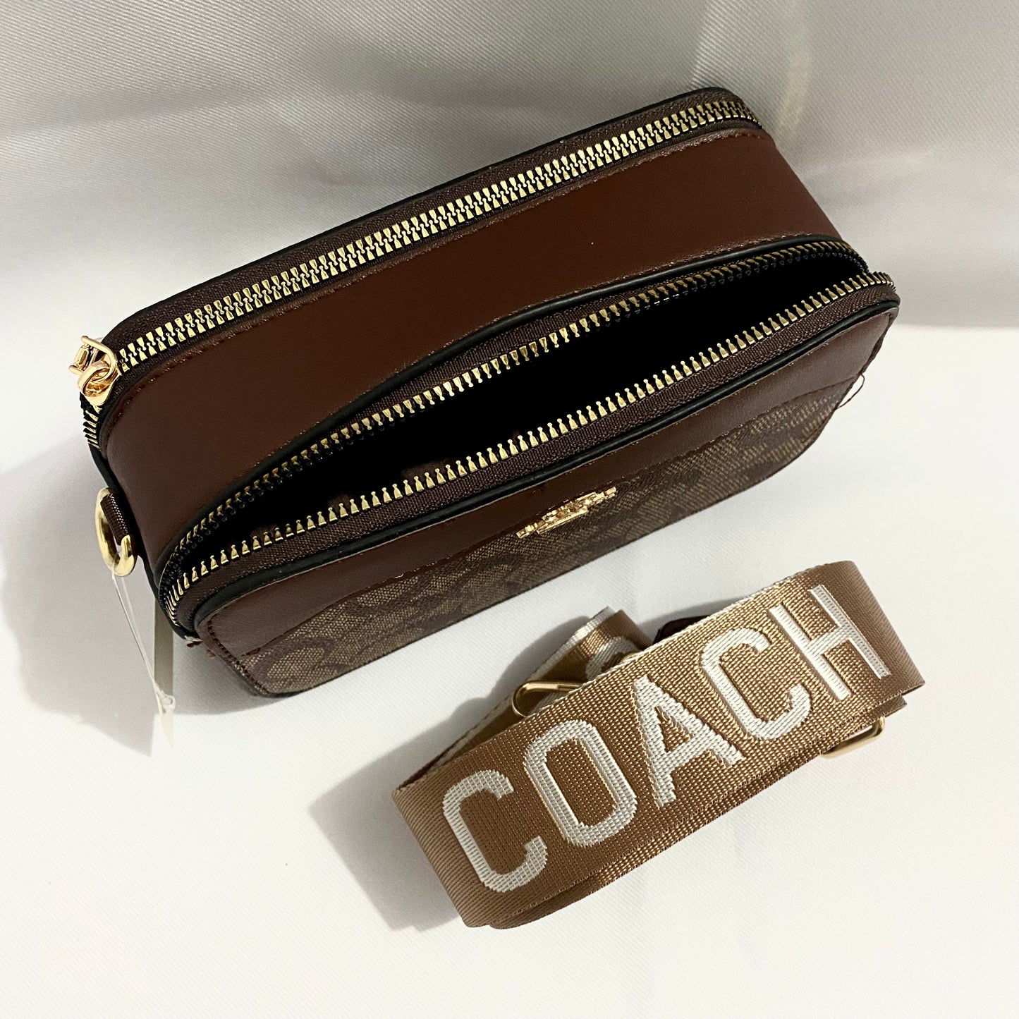 Crossbody tipo coach rectangular (Chica)