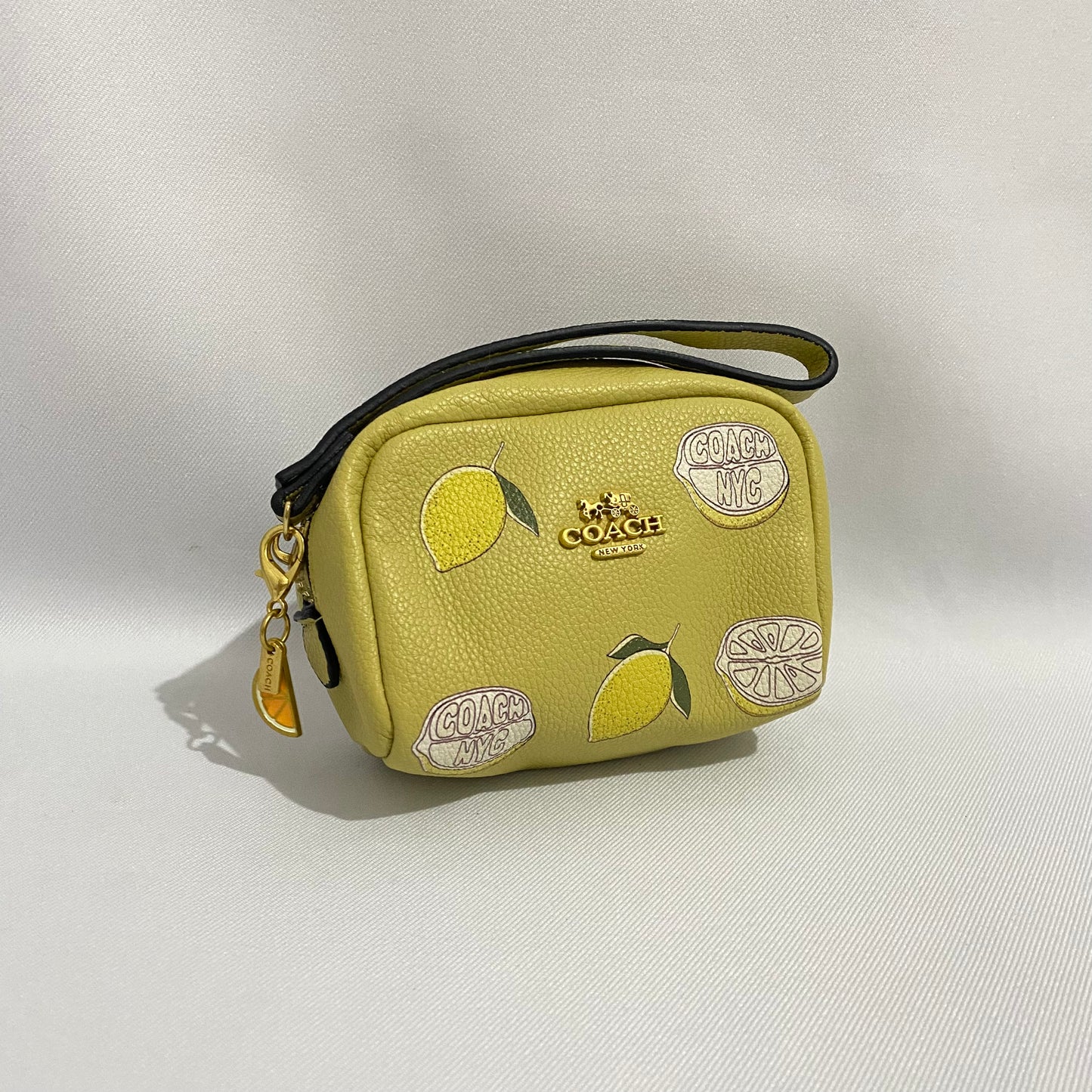 Mini muñequera con charm