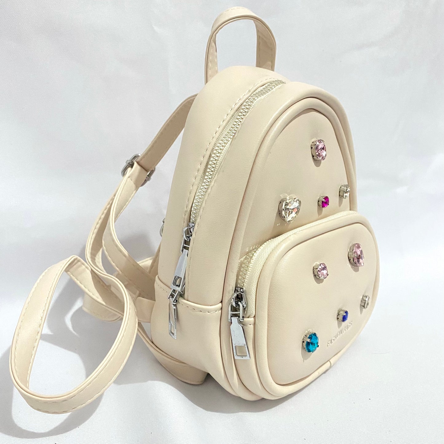 Mini mochila con piedras